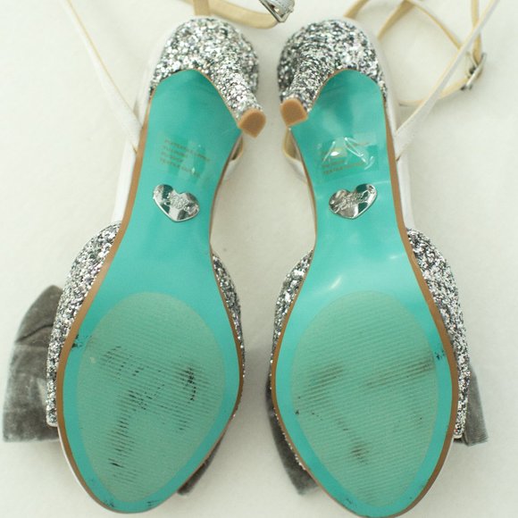 Jilly: Betsy Johnson Glitter & Bowed Heels, Silver Grey - Picture 5 of 14